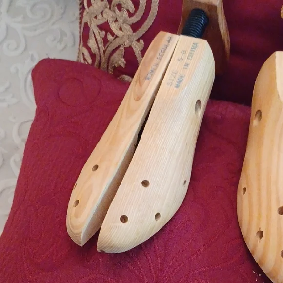 Wooden Shoe Stretchers - Natural Wood Women’s Shoe Care - Picture 3 of 6